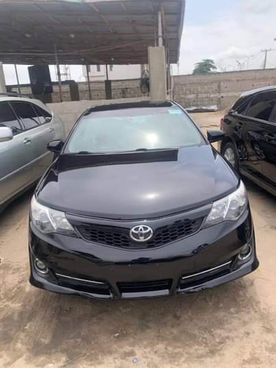 A picture of 2014 Toyota Camry SE