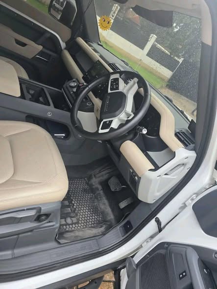 A picture of Land rover deffender