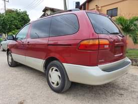 A picture of Toyota sienna