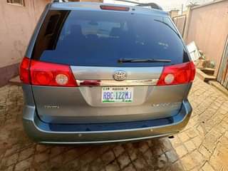 A picture of 2008 Toyota Sienna