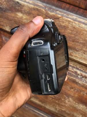 A picture of Canon 55D body bila lens
