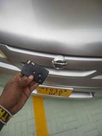 A picture of Nissan Serena safi sana