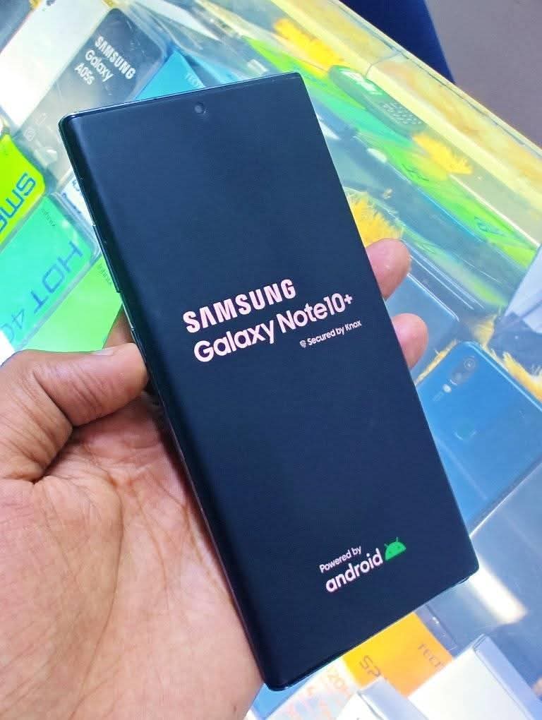 A picture of Samsung note 10 plus 512gb