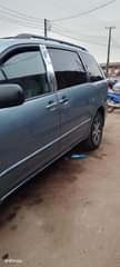 A picture of Toyota Sienna 2005 model