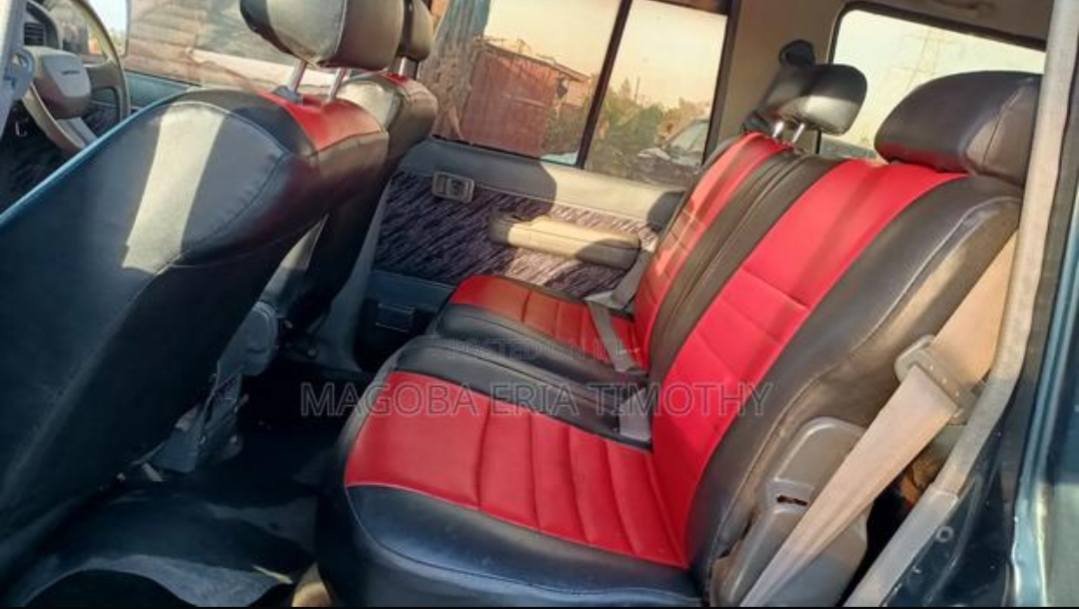 A picture of UAU Toyota Landcruiser Prado at 17 0701938451