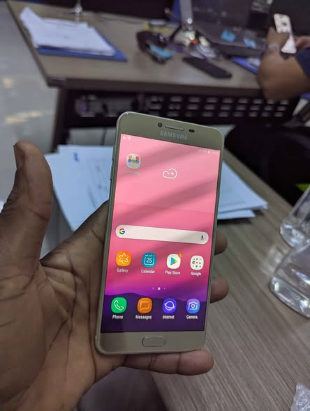 A picture of Sparkling clean SAMSUNG GALAXY C7 64GB 4 with front fingerprint
