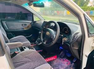 A picture of TOYOTA HARRIER OLD