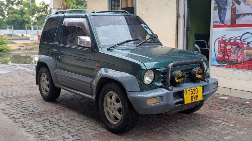 A picture of MITSUBISHI PAJERO MINI FULL DOCUMENT FULL AC BEI 4M LOCATION