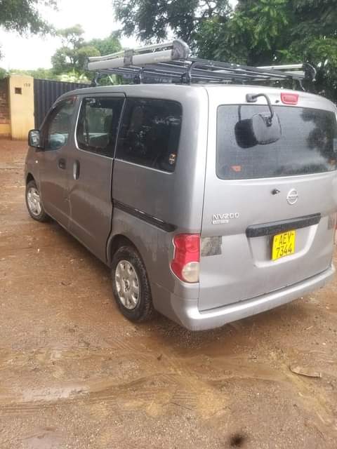 nissan nv200