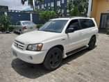 A picture of Sweetdeal used 2005 Toyota Highlander limited edition 3 roll leather