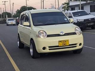 A picture of Toyota Sienta price 9.8M