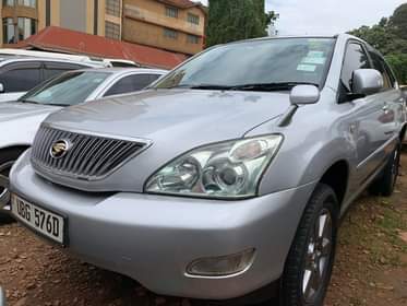 A picture of Toyota Harrier Model 2006 Engine 2 4cc Price 37M 0709788048