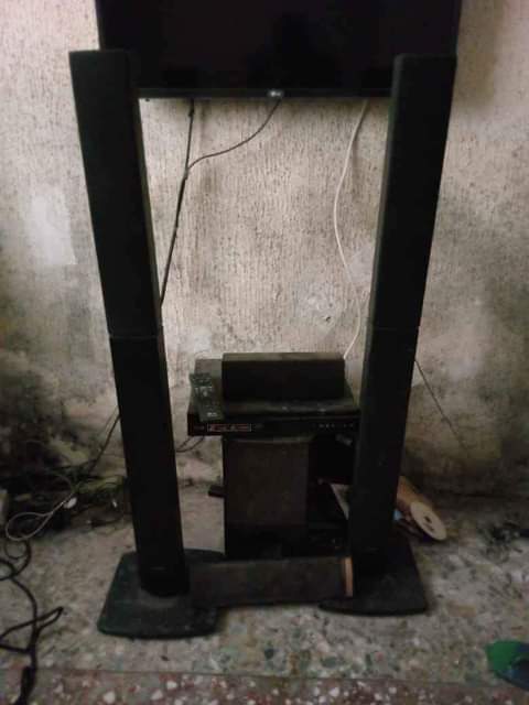 A picture of FOR SALE 4 speaker home theater O9O37163621