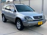 A picture of TOYOTA HARRIER OLD