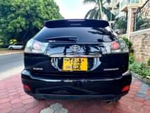 A picture of Toyota Harrier on sale DSE gari imetunzwa sanaaaaaa
