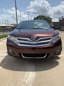 A picture of Toyota venza 2010 neatly used very affordable