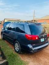 A picture of Pure first body 2005 model Sienna Toks standard Engine Gear