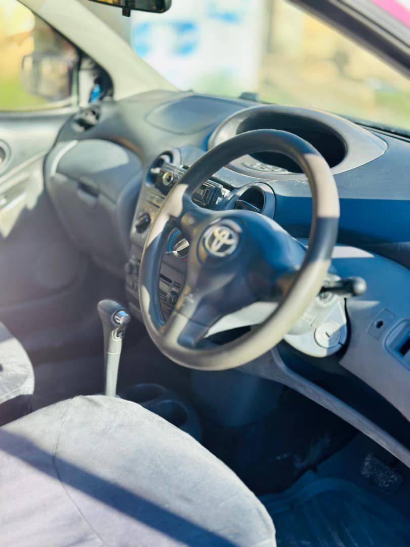 A picture of TOYOTA VITZ OLD 0682479781