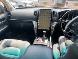 A picture of V8 2008 model 180m 0753877691 0787361769