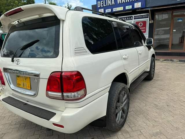 A picture of LANDCRUISER AMAZON