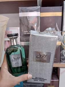 A picture of Mousf zimerudii bei kitonga jamnii izi perfume balaa yake mnaelewa