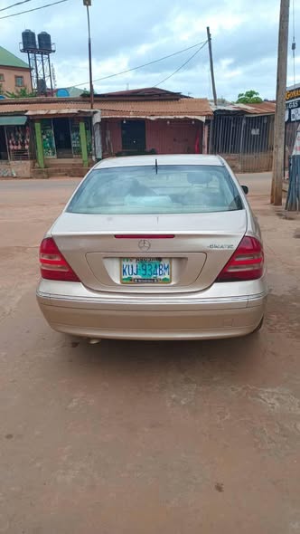 A picture of 2000 C class mercedes
