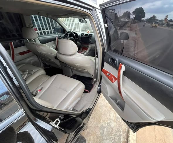 A picture of Toyota highlander 2008 everything is working perfectly