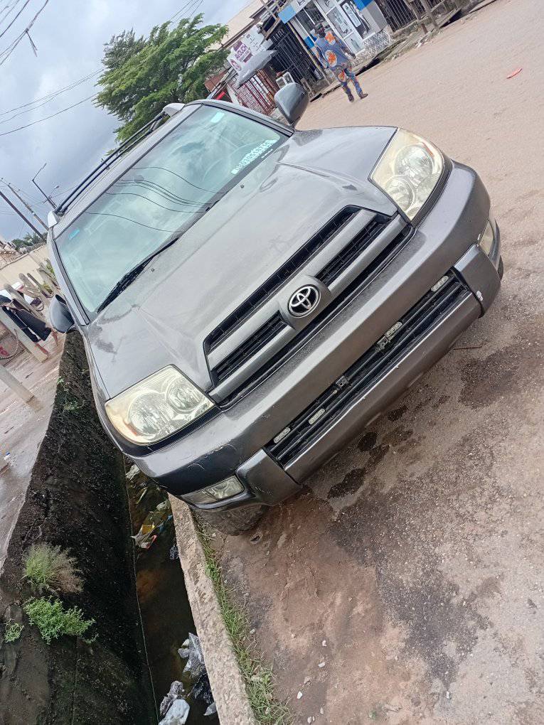 A picture of 2004 Toyota 4runer 2004 model