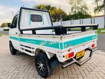 A picture of SUZUKI CARRY DMG Cc 650 Rim Sports Manual gear Bei