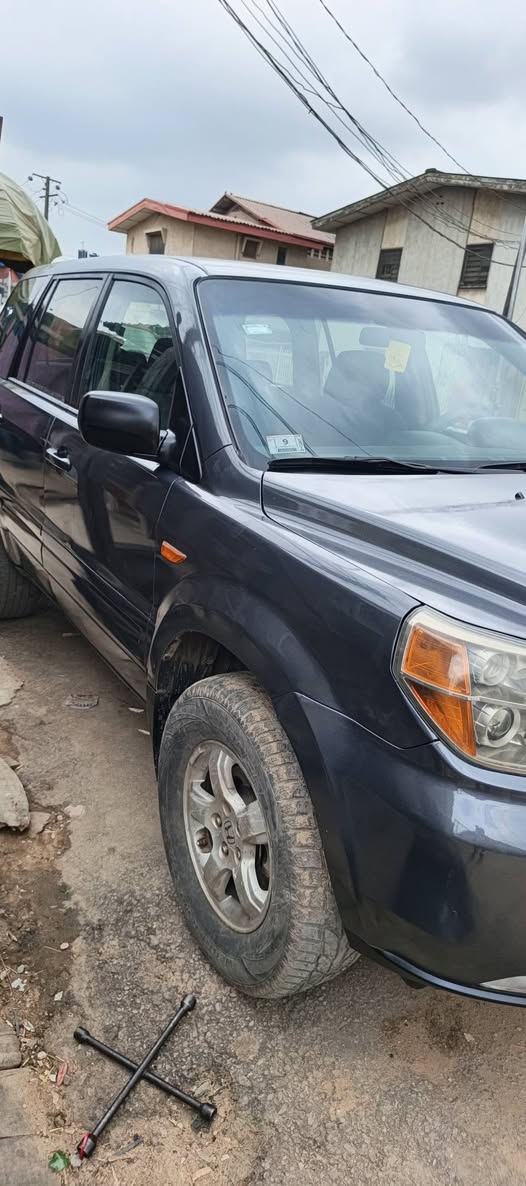 A picture of Honda pilot