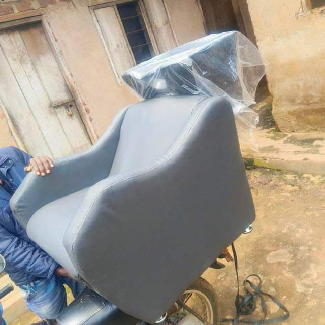 A picture of Shampoobasin Fiberglass sink with seat