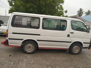 A picture of Toyota hiacce punk Engine 1rz 1990 petrol Gearbox automatic Full