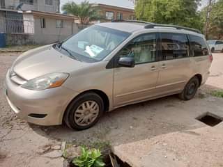 A picture of 2008 Toyota sienna first body