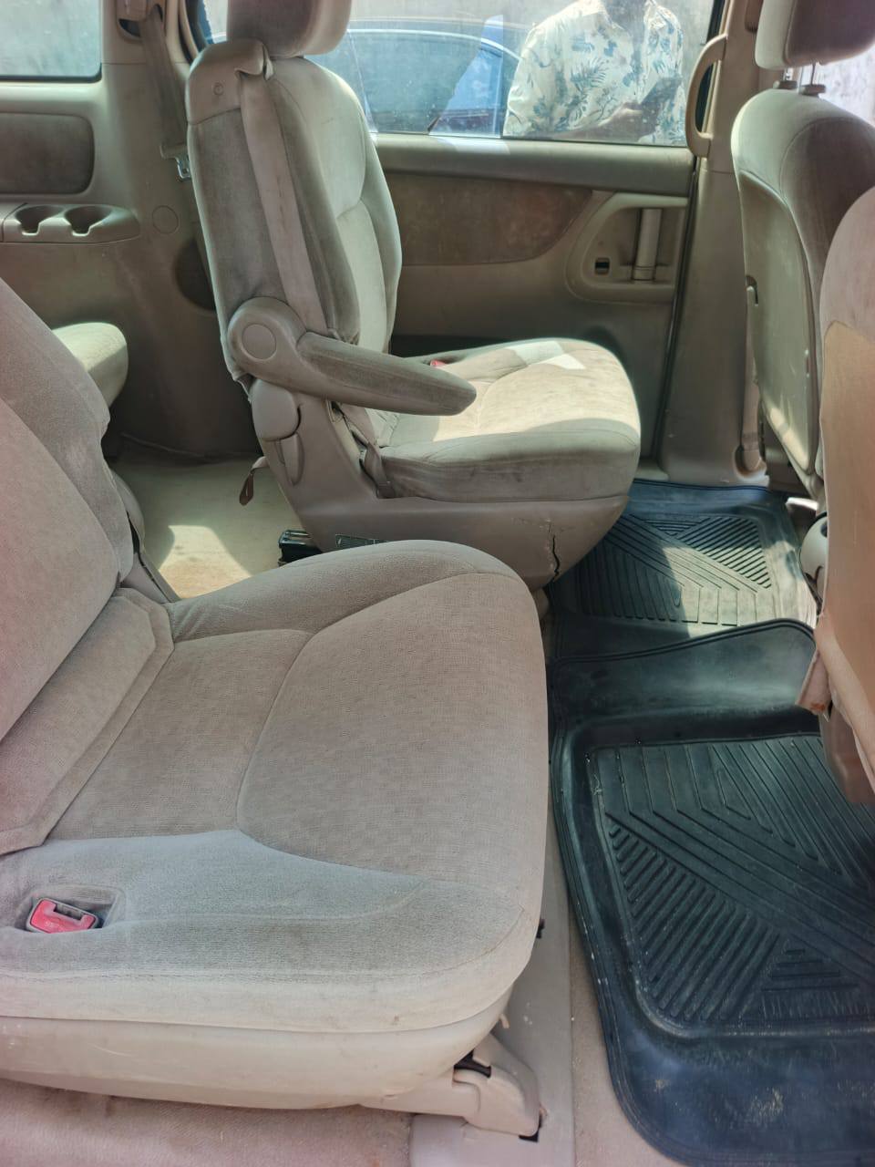 A picture of Distress sale extremely clean 2005 Toyota Sienna