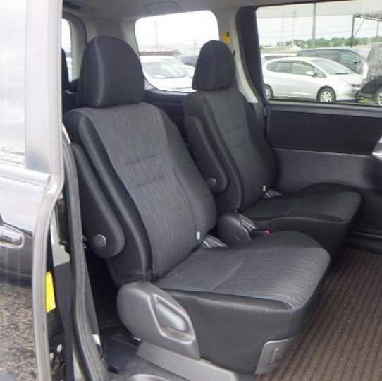 A picture of 2013 TOYOTA NOAH