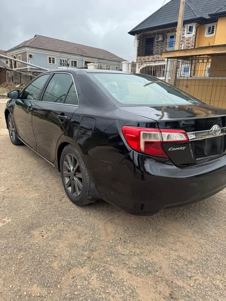 A picture of TOYOTA CAMRY XLE 2012 Model