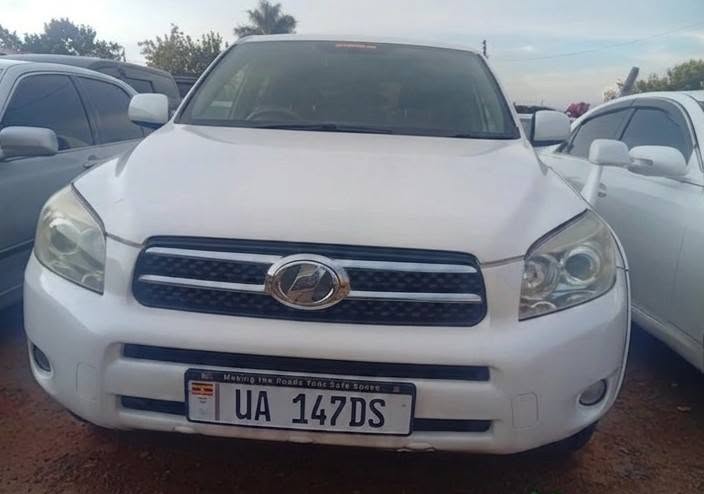 A picture of Toyota Rav 4 2 0 VVT i 2008 White