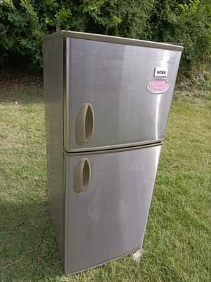 A picture of Boss fridge double door inagandsh Sana na kupoza vzr bei