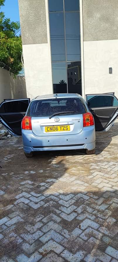 A picture of Toyota Corolla Obama 2006