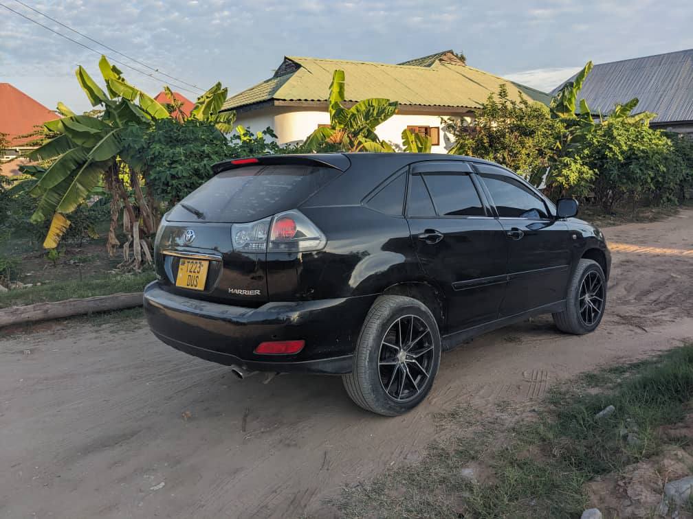 A picture of TOYOTA HARRIER