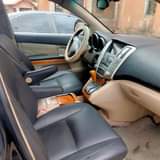 A picture of 4 5m Lexus Rx 330 toks standard with chilling AC