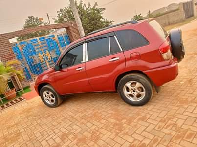 A picture of Toyota Rav4 2004 With a very sound engine gear ac