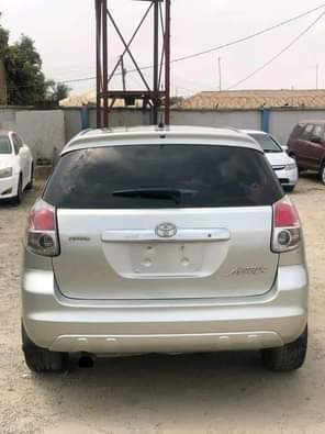 A picture of Toyota Matrix model 2004 Engine ok Gear and A C