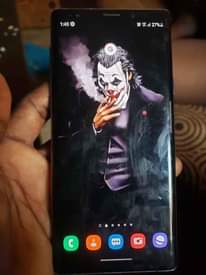 A picture of Samsung note 9 working perfect ok little crack screen