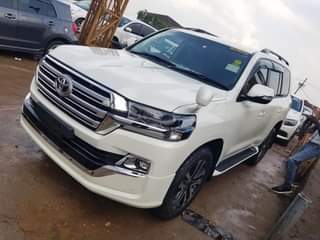 A picture of LAND CRUISER V8 UBR PRICE 235M PETROL WSTUP0759539100 CALL0776717226