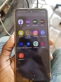 A picture of I only deal in used like new phones only