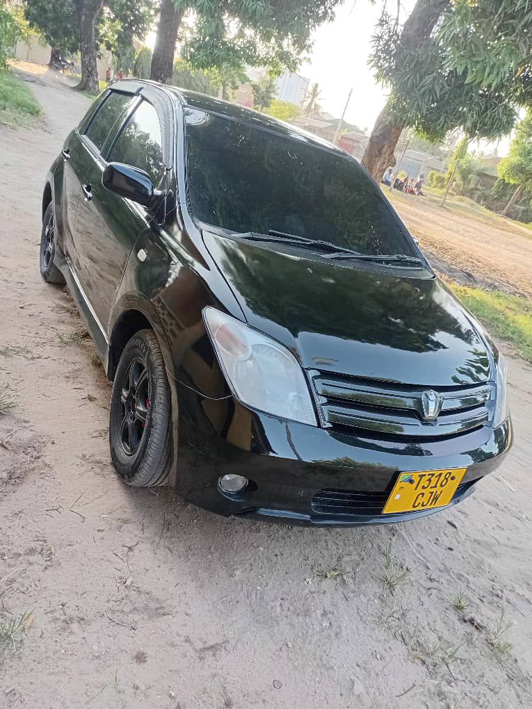 A picture of TOYOTA IST 0693030167