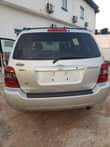 A picture of Toyota highlander 2004 3ROWS SEATER Foreign used Tokunbo Accident free
