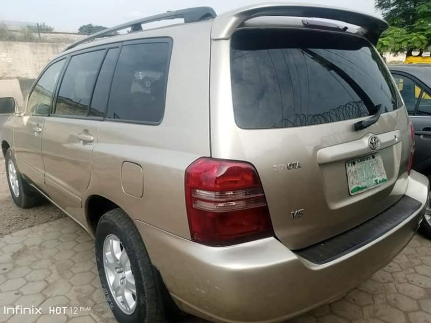 A picture of TOYOTA HIGHLANDER 03