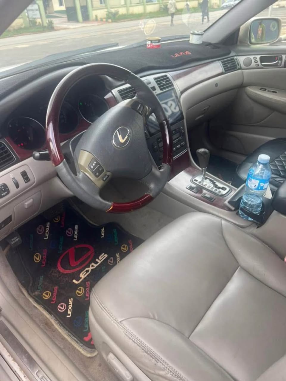 A picture of Lexus Es330 2006 Model